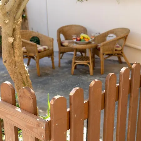 Magda's Garden Home. Appartement Galatás
