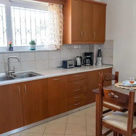 Magda's Garden Home. Appartement Galatás